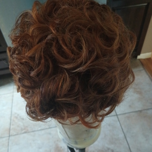 Bobbi Boss Nunu wig - Picture 7 of 8